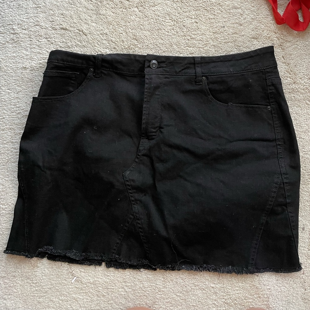 Kenzie **NEVER WORN*** black jean skirt